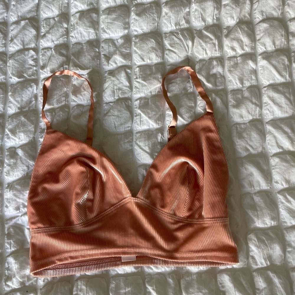 Victoria's Secret pink Wireless Bra